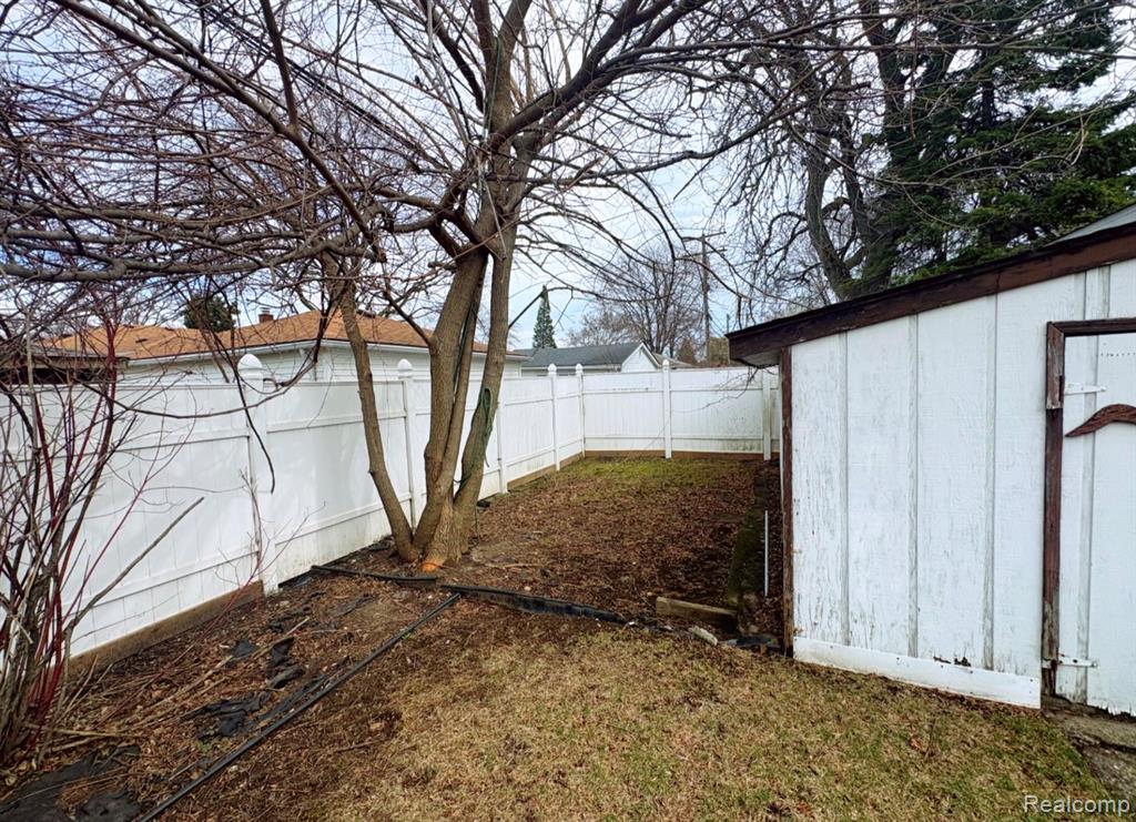 17619 Sprenger Avenue, Eastpointe, MI 48021 — Photo 26
