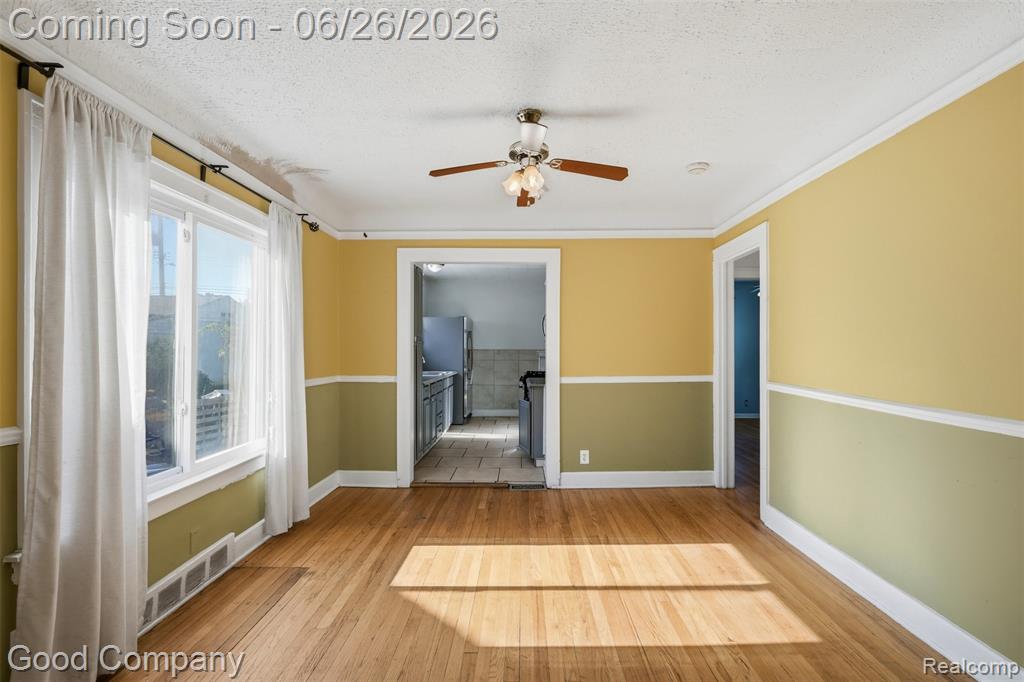 520 E Muir Avenue, Hazel Park, MI 48030 — Photo 8