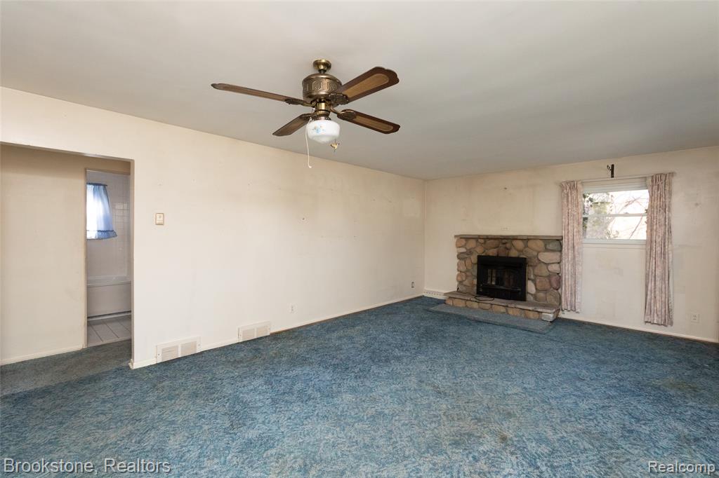656 S CASS LAKE Road, Waterford, MI 48328 — Photo 16