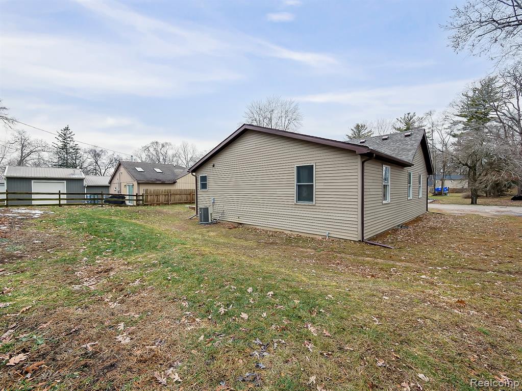 4744 Midland Drive, Pinckney, MI 48169 — Photo 38