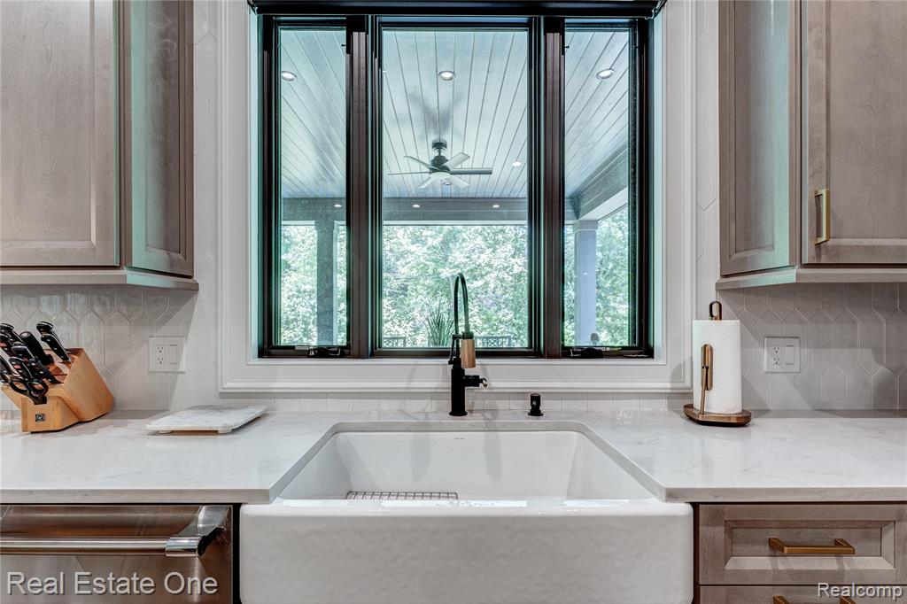 3370 Bloomcrest Drive, Bloomfield Hills, MI, 48304