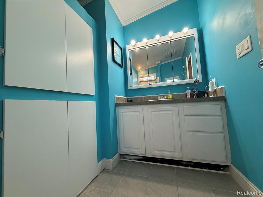 5106 Hawthorn, Brown, MI 48416 — Photo 14
