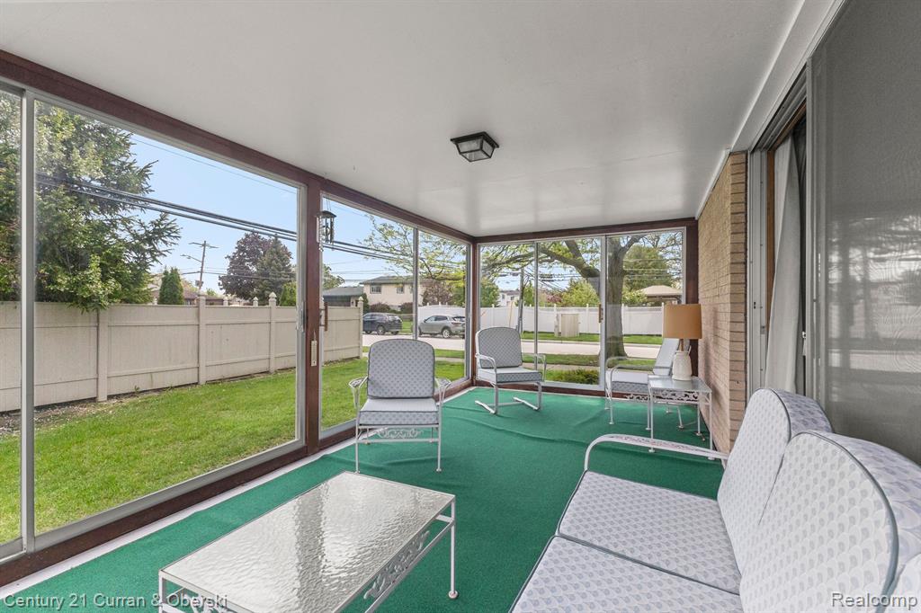 716 N CHARLESWORTH Street, Dearborn Heights, MI 48127 — Photo 35