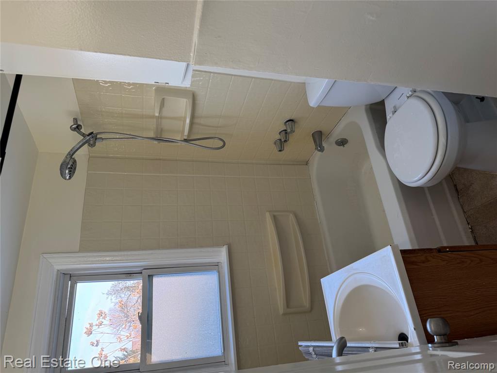 8420 Jewett Avenue, Warren, MI 48089 — Photo 11