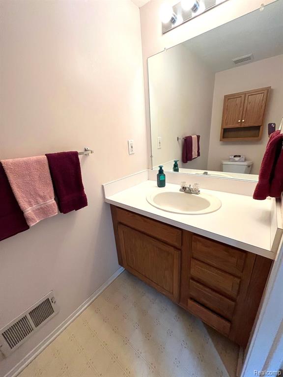 36641 DEERHURST Street S, 10, Westland, MI — Photo 11