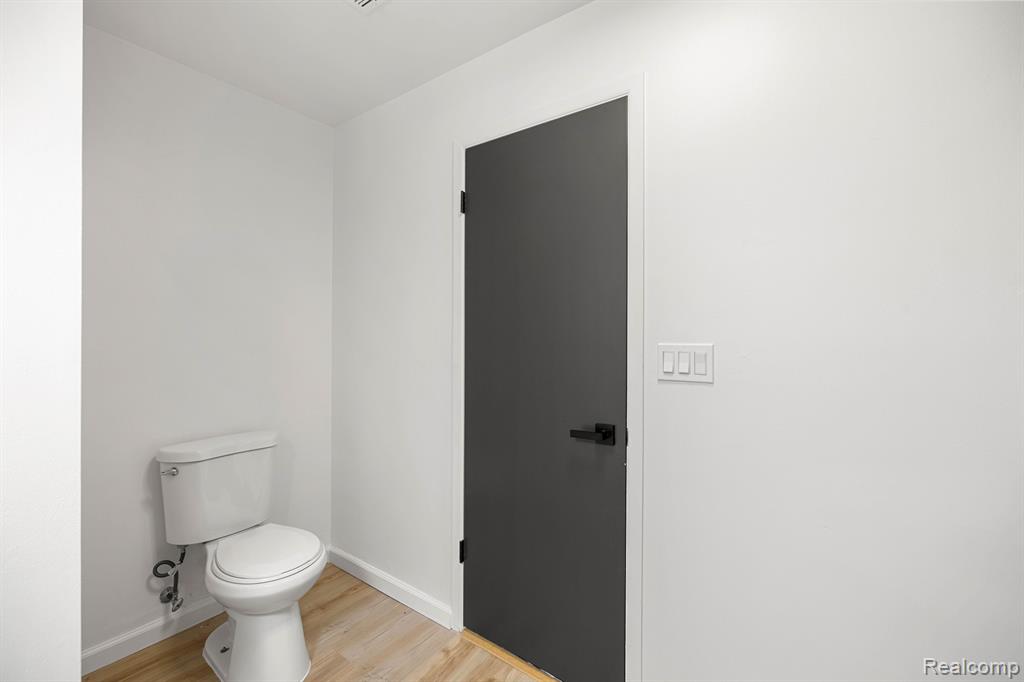 36988 Dartmoor Drive, Farmington Hills, MI 48331 — Photo 17