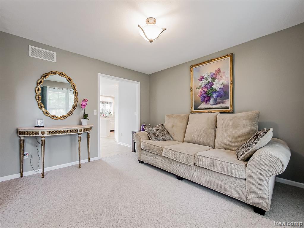 1394 MIDDLEWOOD Drive, Saline, MI 48176 — Photo 5