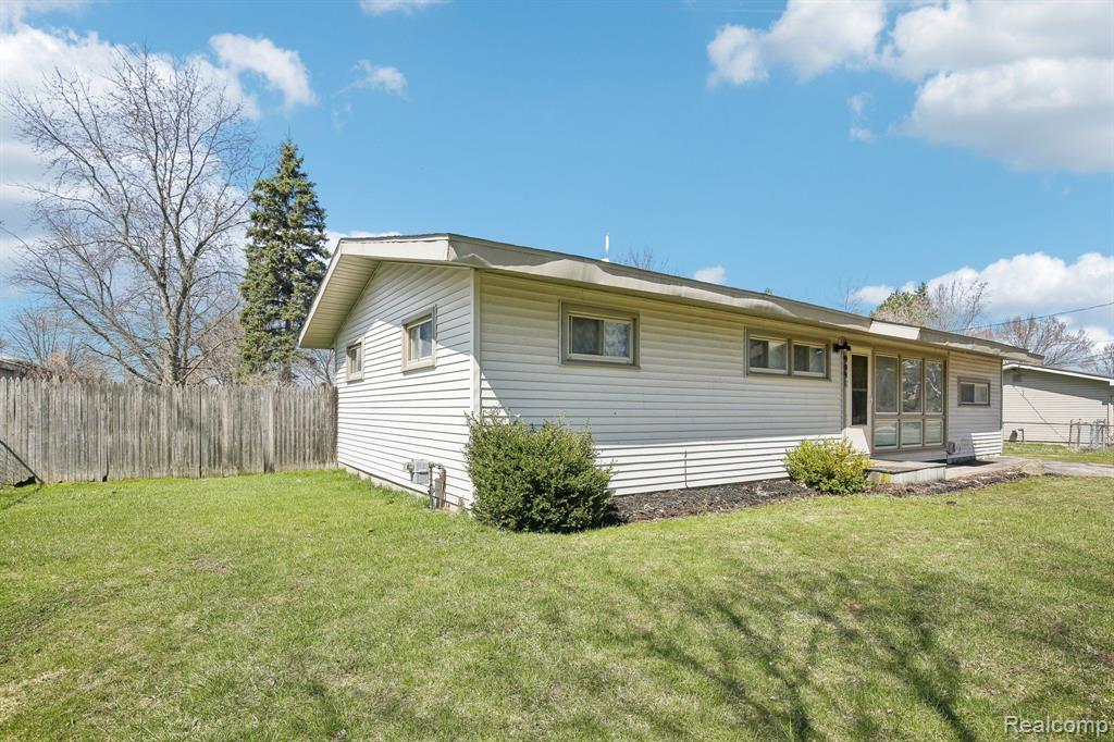 9091 MAPLEWOOD Drive, Clio, MI 48420 — Photo 2