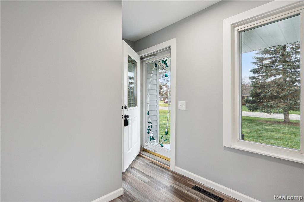 7107 FAIRGROVE Drive, Swartz Creek, MI 48473 — Photo 5