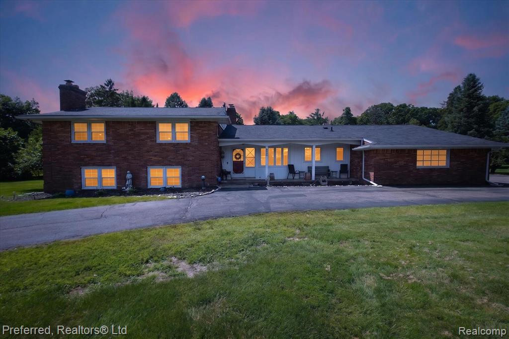 22519 Woodrising Lane, Farmington Hills, MI 48335, Farmington Hills, MI, 48335