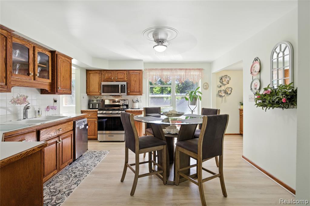 51088 Fairlane Drive, Shelby Twp, MI 48316 — Photo 13