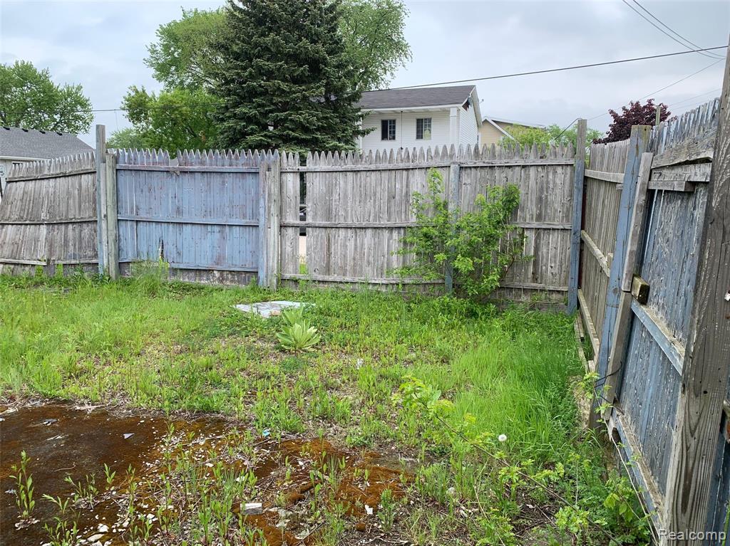 321 17th Street, Port Huron, MI 48060 — Photo 12