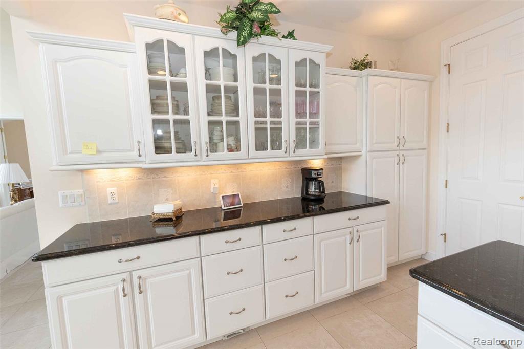 2051 Scott Lake RD Road, Waterford, MI 48328 — Photo 9