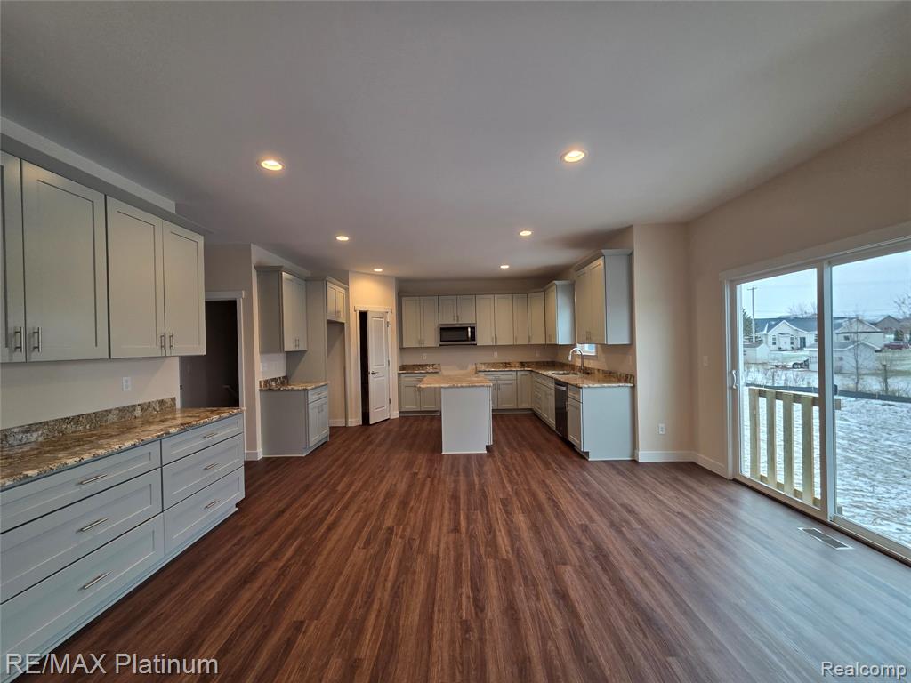 7484 SKYLAR Court, Swartz Creek, MI 48473 — Photo 3