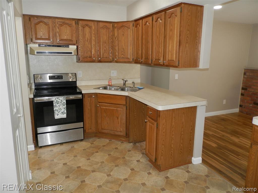 9374 PATTON Street, Livonia, MI 48150 — Photo 4