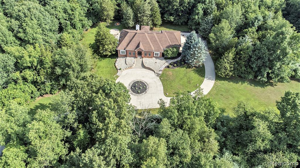 6439 Cohoctah Road, Fenton, MI 48430 — Photo 40