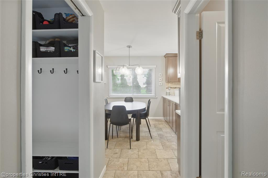 6821 Tamerlane Drive, West Bloomfield, MI — Photo 14