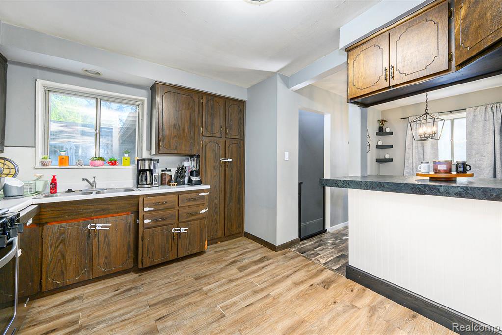 6100 Williams Lake Rd, Waterford, MI 48329 — Photo 9