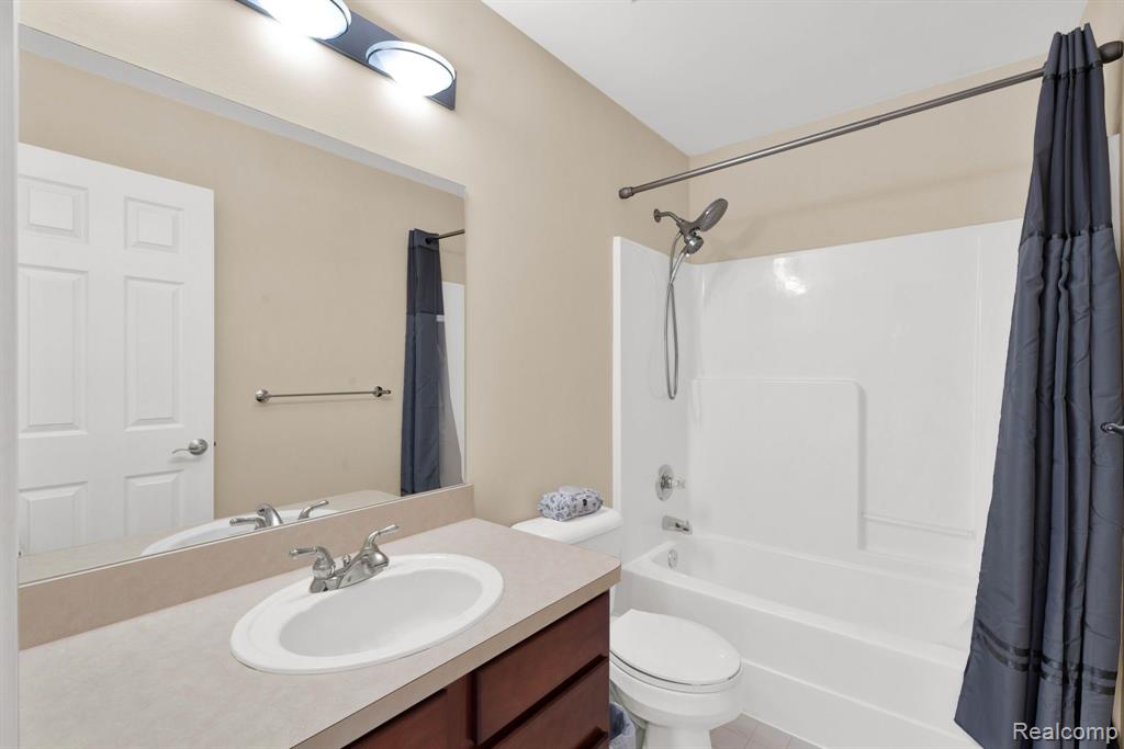 42849 Richmond Drive, Sterling Heights, MI 48313 — Photo 33