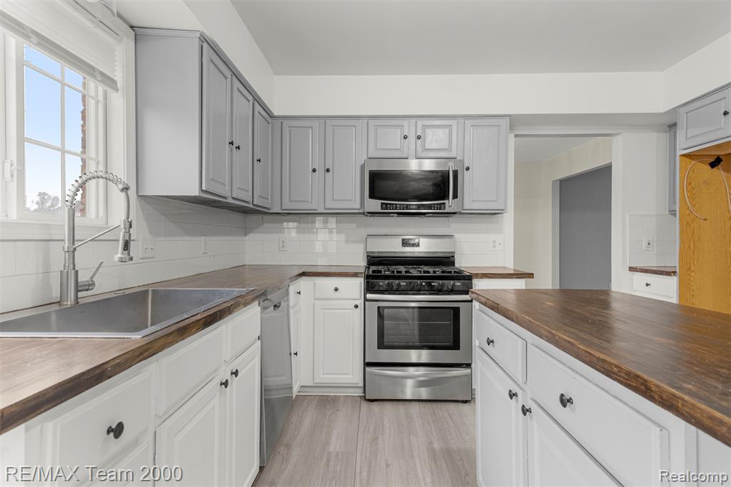 21717 Hildebrandt Drive, Flat Rock, MI 48134 — Photo 13