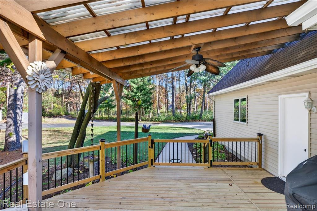 693 Knibbe Road, Lake Orion, MI 48362 — Photo 11