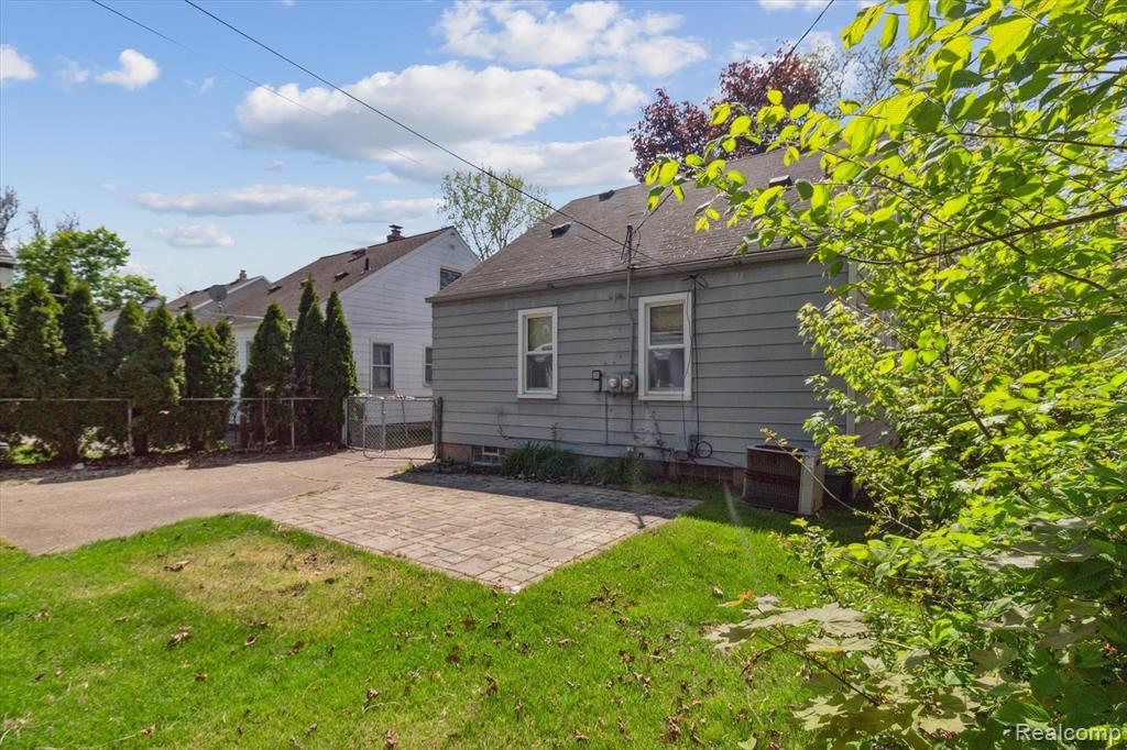 812 N KENWOOD Avenue, Royal Oak, MI 48067 — Photo 45
