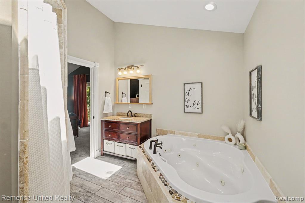 1736 Shoreline Drive, Hartland, MI 48353 — Photo 16