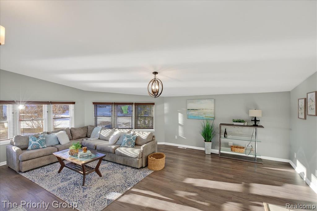 636 Lakeview Drive, White Lake, MI — Photo 34