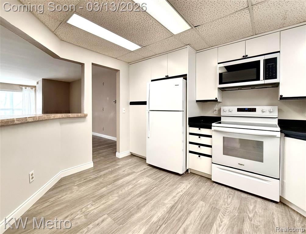 875 Greenview Court, Rochester Hills, MI 48307 — Photo 13
