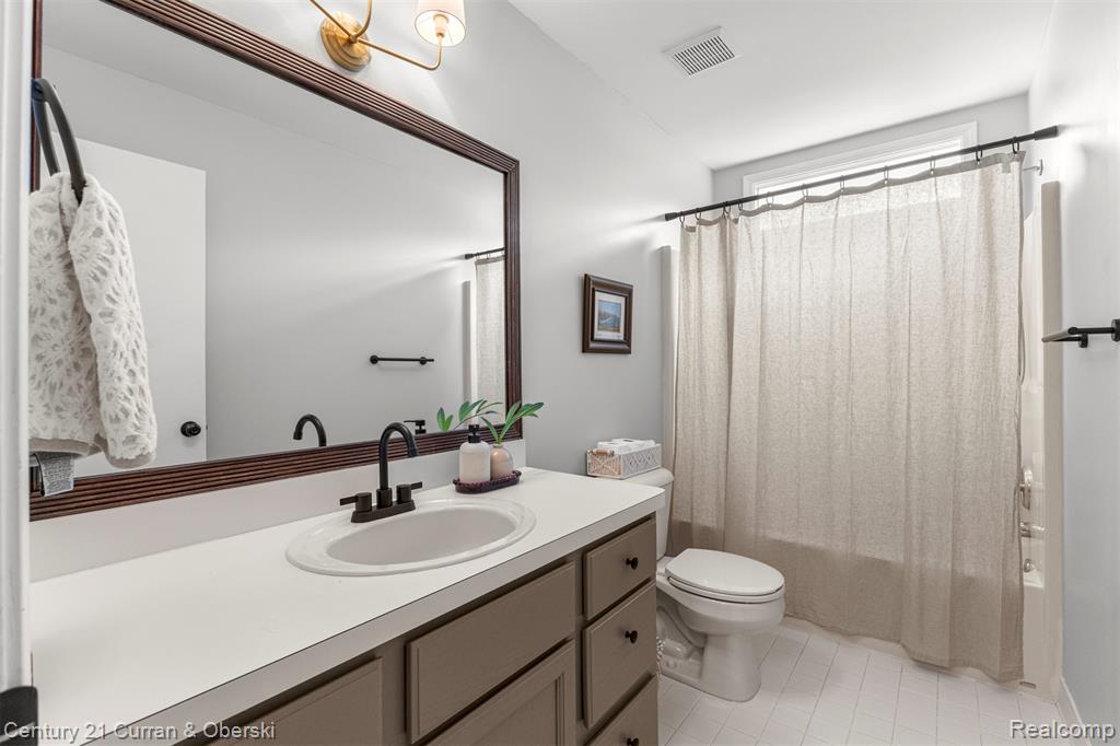 1424 Woodbridge Lane, Wixom, MI 48393 — Photo 54