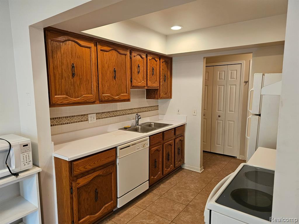 42184 TODDMARK Lane, Clinton Twp, MI 48038 — Photo 13