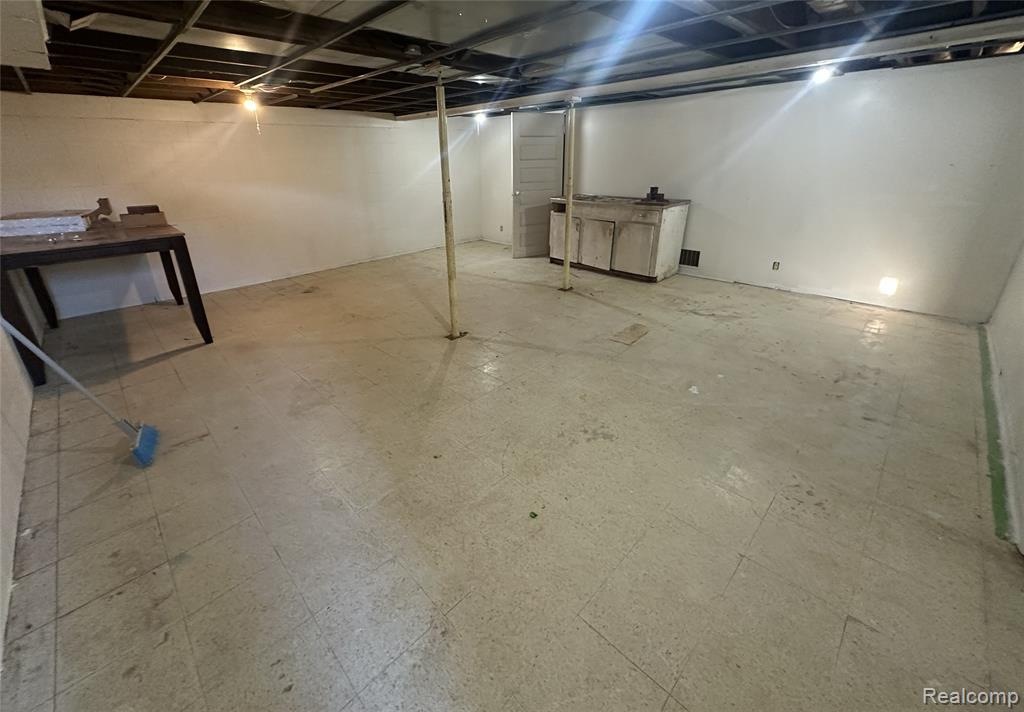 401 W Broad Street, Linden, MI 48451 — Photo 21