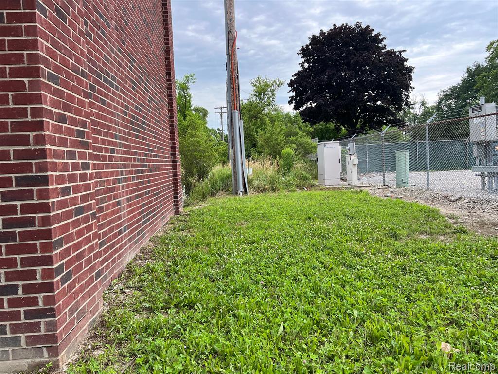 5540 E 8 MILE Road E, Detroit, MI 48091 — Photo 8