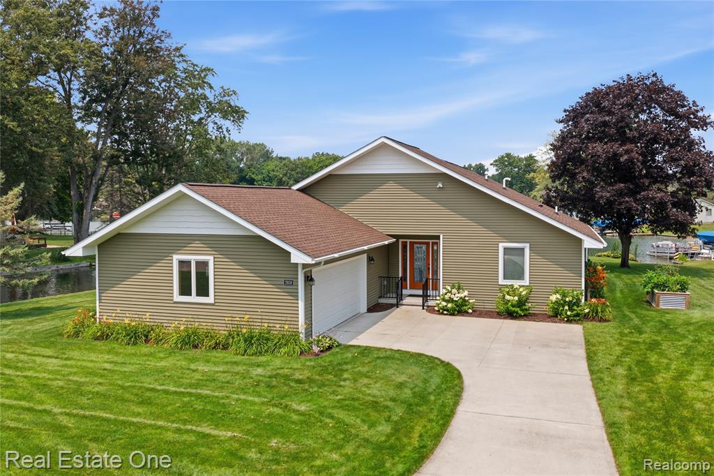 2939 Tamarack Lake Drive, Pinckney, MI 48169 — Photo 35