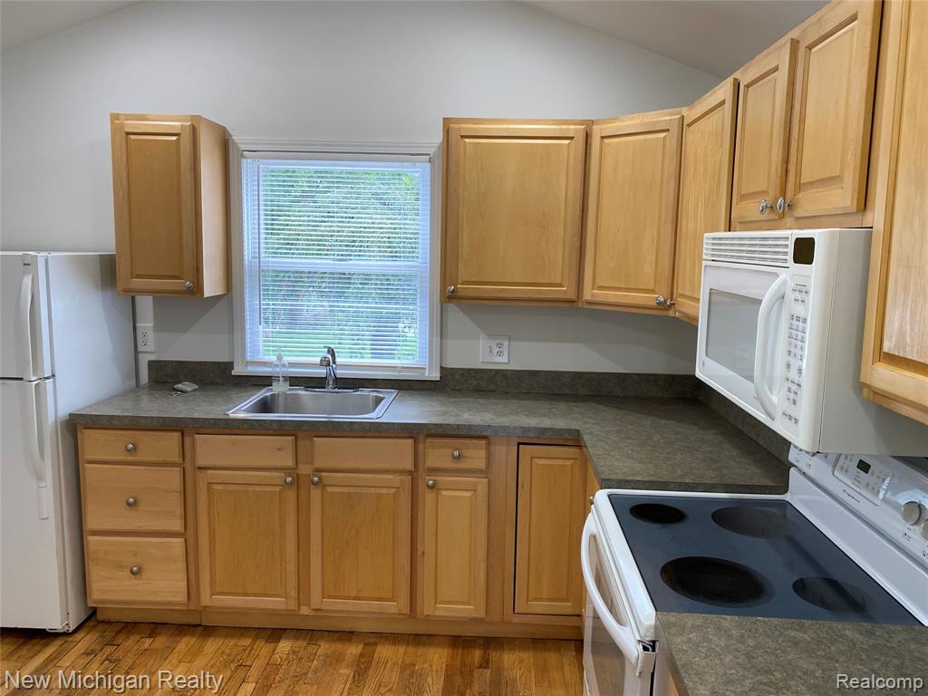 5659 CLIPPERT Street, Dearborn Heights, MI 48125 — Photo 11