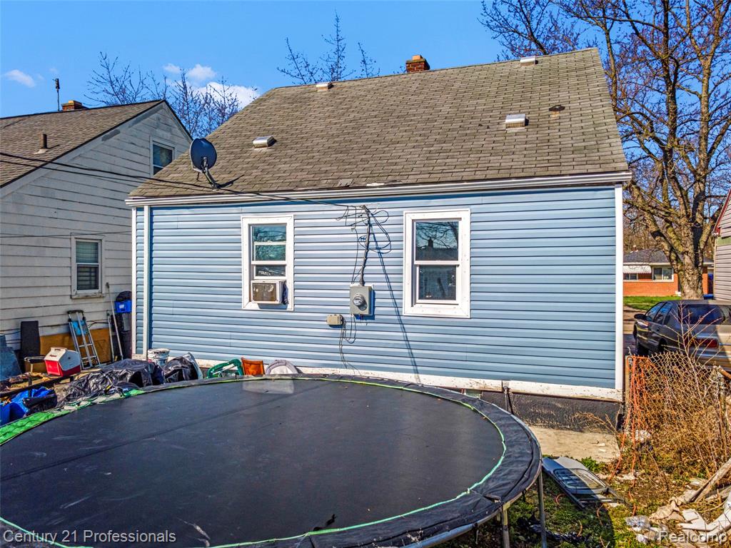 8040 Plainview Avenue, Detroit, MI 48228 — Photo 33