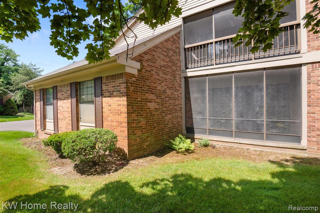 29691 Pine Ridge Circle, Farmington Hills, MI 48331 — Photo 34