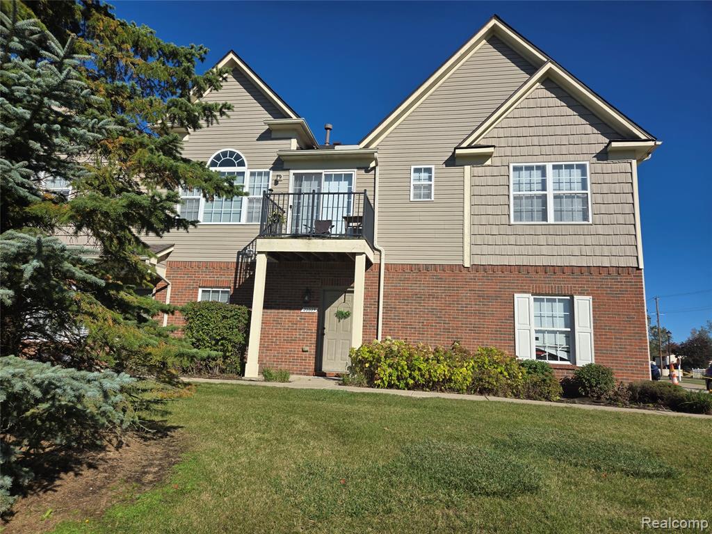 20005 Hidden Oaks Dr Drive, Trenton, MI 48183