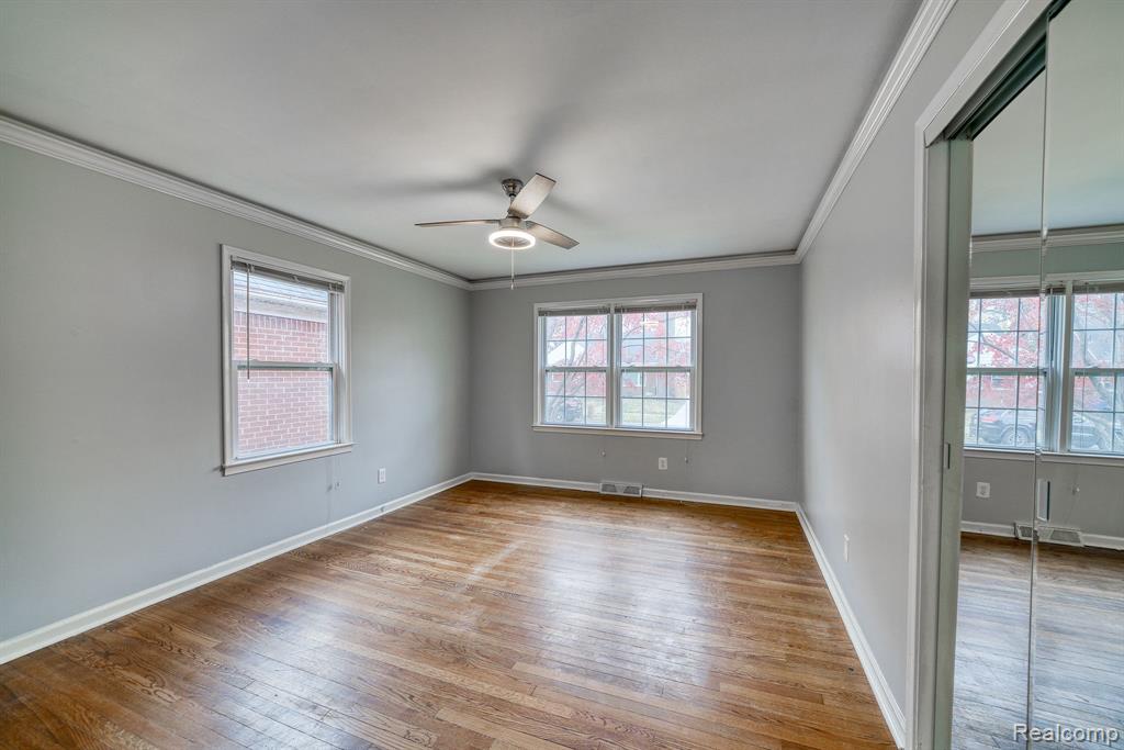 605 E EVELYN Avenue, Hazel Park, MI 48030 — Photo 14