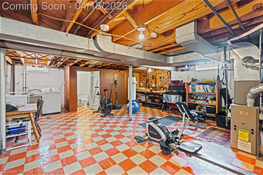 1544 Dorthen Avenue, Grosse Pointe Woods, MI 48236 — Photo 45