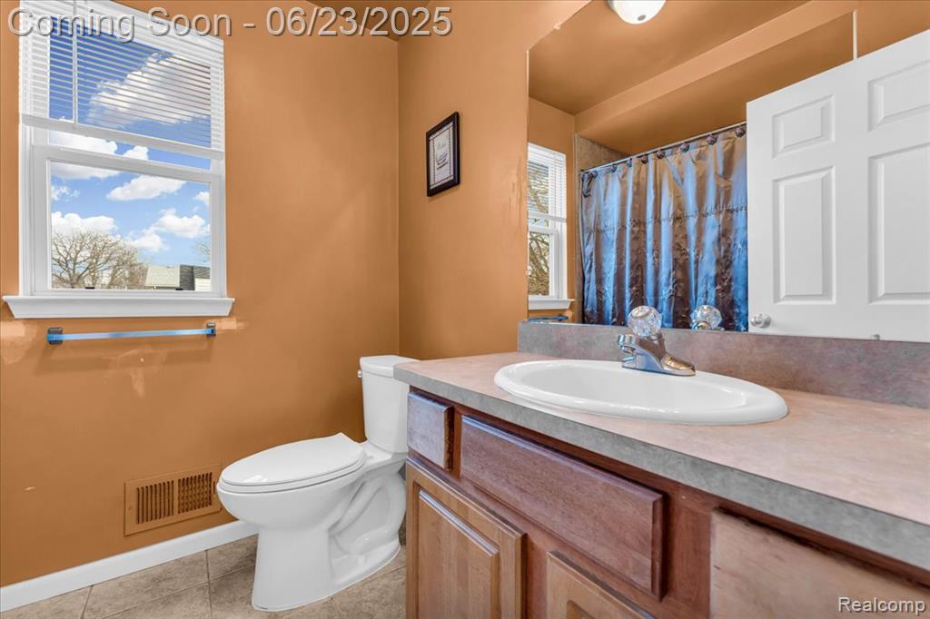 417 E BERNHARD Avenue, Hazel Park, MI 48030 — Photo 20