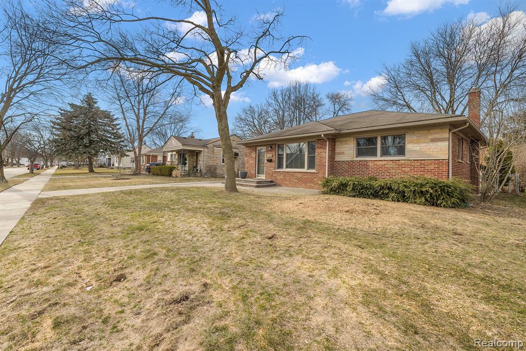 4126 BERKSHIRE Road, Royal Oak, MI 48073 — Photo 4