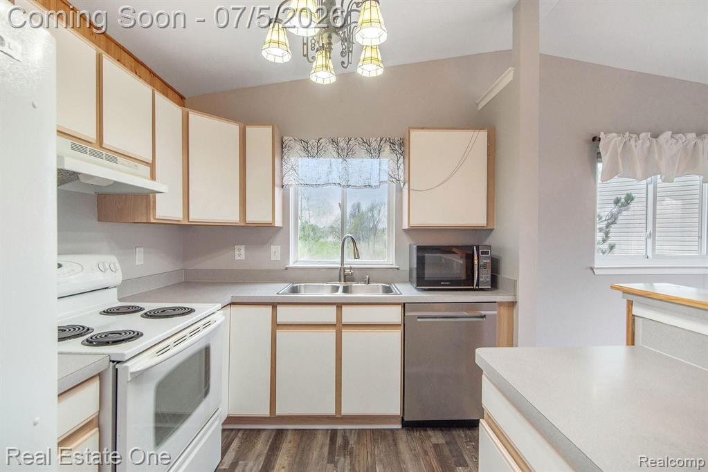 9527 GREENFIELD Court, Grand Blanc, MI 48439 — Photo 3