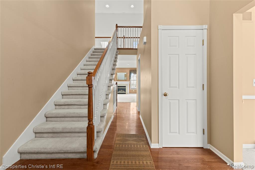 6166 Natures Cove, Grand Blanc, MI 48439 — Photo 3