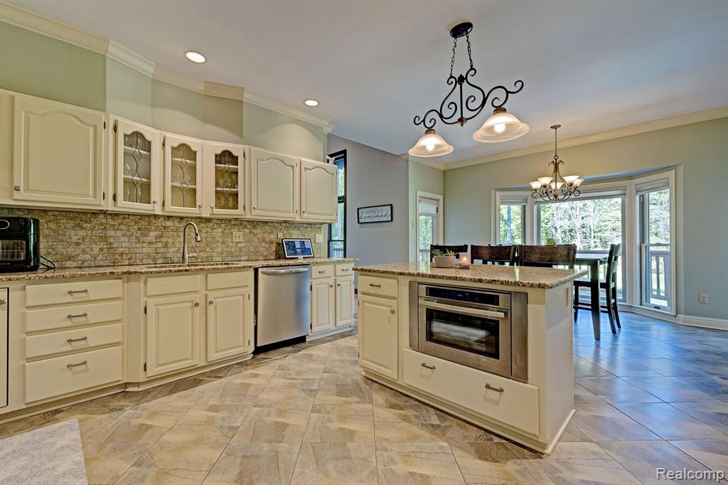 900 ROLLING PINES Drive, Ortonville, MI 48462 — Photo 21