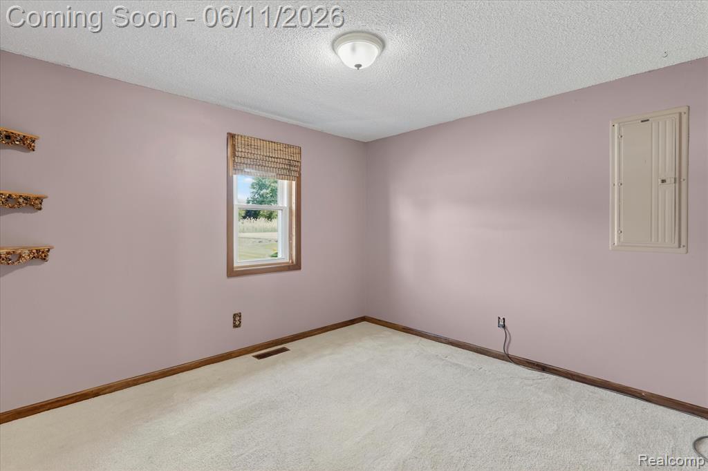 5464 E Maple Avenue, Grand Blanc, MI 48439 — Photo 22