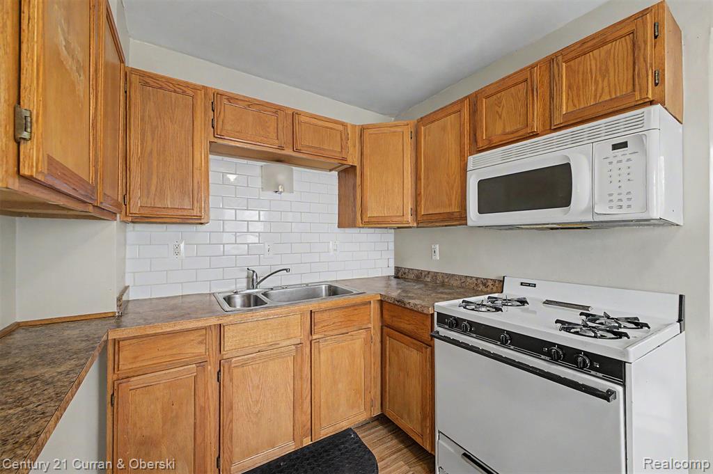 5160 Hazel Street, Dearborn Heights, MI 48125 — Photo 6