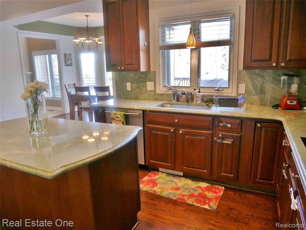 5846 CLEARVIEW Drive, Troy, MI 48098 — Photo 14