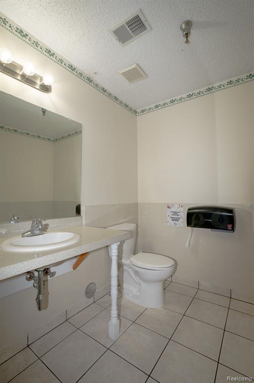 32081 N River Road, Harrison Township, MI — Photo 28