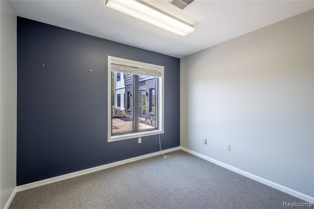 536 Perry Road, Grand Blanc, MI 48439 — Photo 12